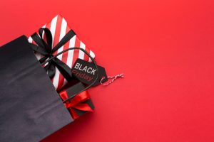 El Black Friday se celebrarà el 27 de novembre de 2026 (divendres), tot i que a Andorra les promocions s'allarguen durant tot el cap de setmana i molts comerços comencen els dies previs. Aquestes són les claus per aprofitar els descomptes a les principals zones comercials: Centres Comercials: Les grans superfícies com Pyrénées Andorra i Illa Carlemany solen aplicar descomptes directes que se sumen als seus preus habituals sense IVA. Electrònica i Perfumeria: És una de les millors èpoques per comprar tecnologia i marques de luxe, ja que les cadenes locals ofereixen rebaixes addicionals. Oci i Neu: Aprofitant l'esdeveniment, estacions d'esquí com Pal Arinsal i empreses de benestar com Caldea llancen ofertes en forfets o entrades amb antelació. Recorda que els descomptes són molt copiosos, però estàs obligat a complir els Límits Duaners de la duana andorrana en tornar al teu país, on la franquícia màxima per persona és de 900 €. Vols que t'ajudi a preparar el viatge? Digues-me: Quins productes estàs buscant exactament (electrònica, moda, esquí)? Quants dies t'hi quedaràs? T'informaré sobre on trobar l'allotjament i les botigues més adequades. Escriu i demana informació! info@app-shop.fr  https://marquetingdecontinguts.com/